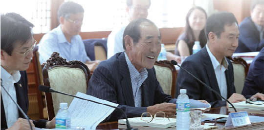 국가지식재산위원회 윤종용 민간위원장이 22일 정부서울청사에서 열린 회의를 주재, 모두발언을 하고 있다. 사진= 연합뉴스